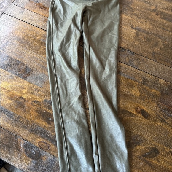 Spanx Faux Leather Olive Size SM like new condition - Picture 2 of 4